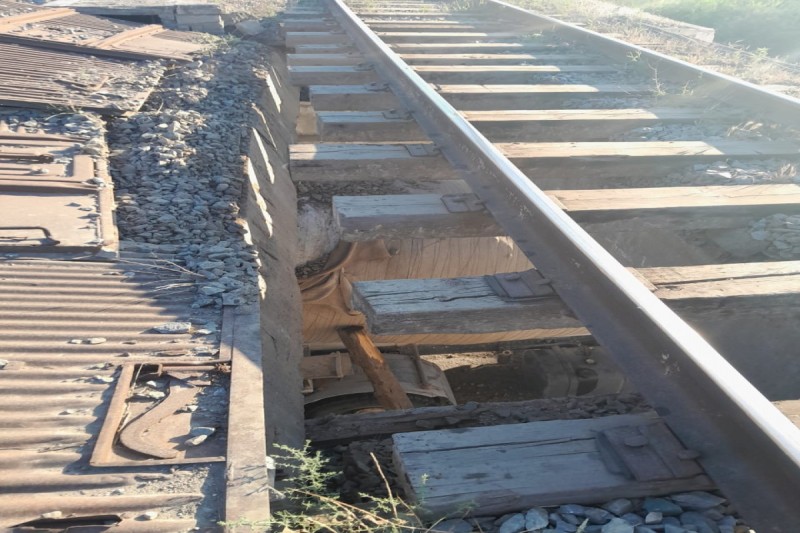 Şirvanda yük avtomobili dəmiryol infrastrukturuna ciddi ziyan vurub - FOTO